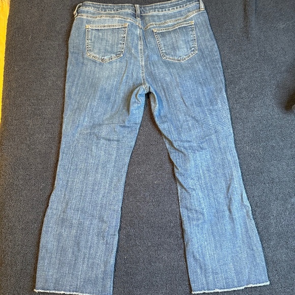 Chico's So Slimming Girlfriend Fray Hem Kick Flare Jean - Size 10 (Chico's 1.5) - Picture 3 of 3